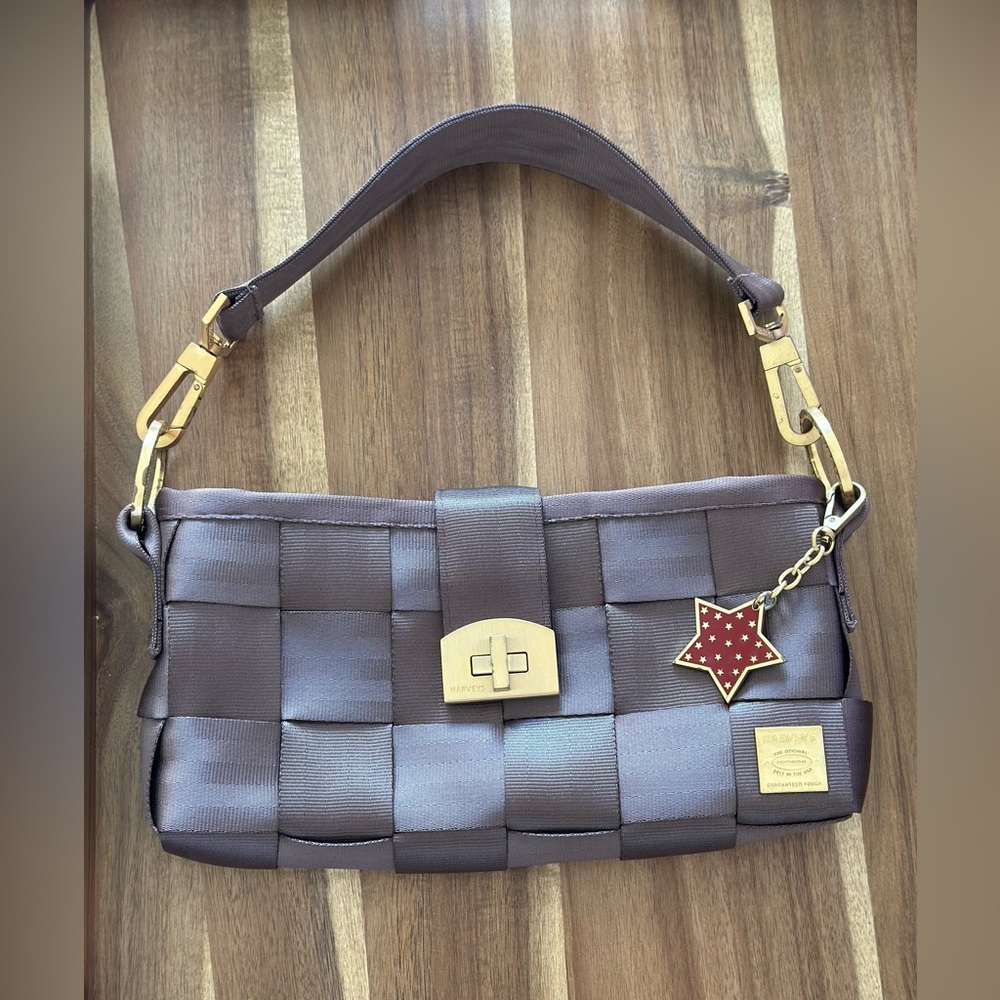 Harveys The Original Seatbelt Bag with Classic Straps and gold Metal Accents